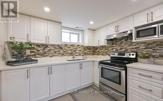 Building Photo - 733 Gorham St