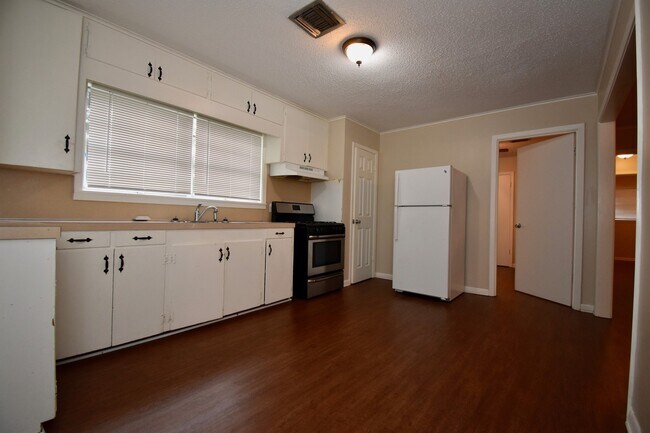 Foto del edificio - 3 Bedroom 1 Bath with lots of Updates!