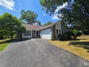 Building Photo - 9 Hepatica Ln