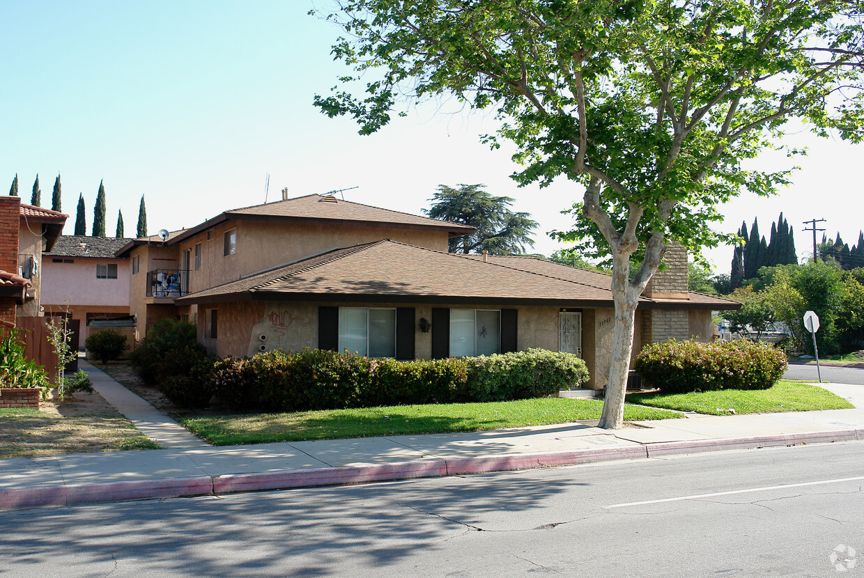 Primary Photo - 11761 Garden Grove Blvd