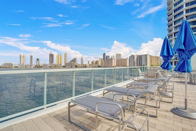 Foto del edificio - 3000 Island 903 Is