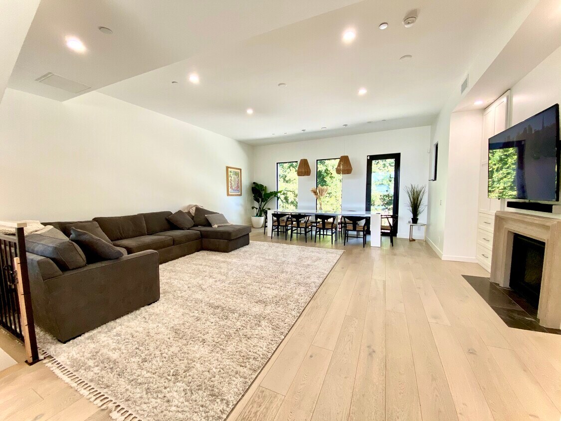 Foto principal - 4717 Wilshire Blvd