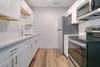 Building Photo - 4003 S Rhett Ave