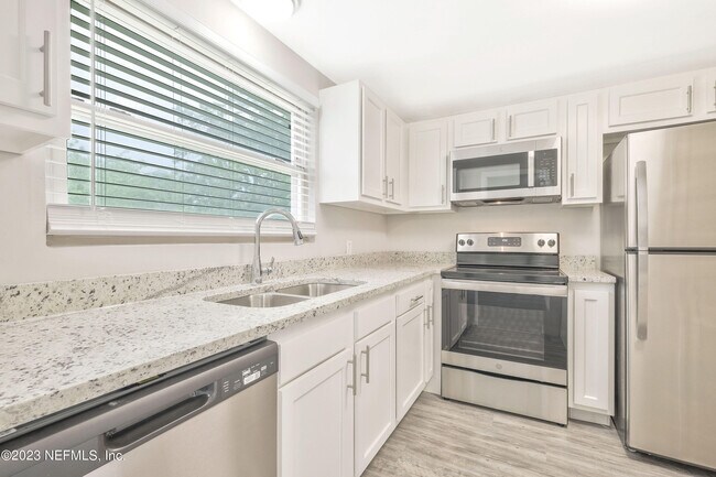 Foto del edificio - 5131 Rosebay Ct