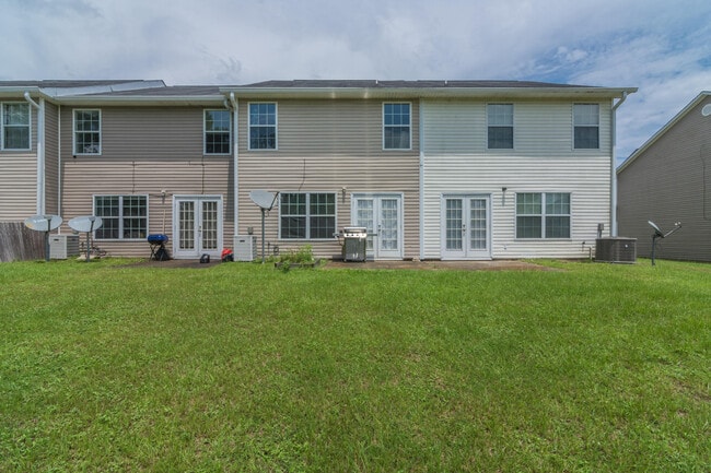 Building Photo - 227 Swaying Pne Ct
