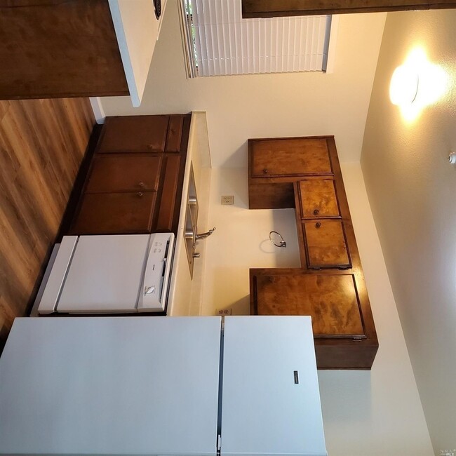 Building Photo - 6850 Country Club Dr