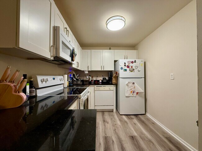 Building Photo - 460 NW 20th St