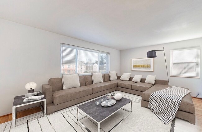 Building Photo - 8160 Whitburn Dr