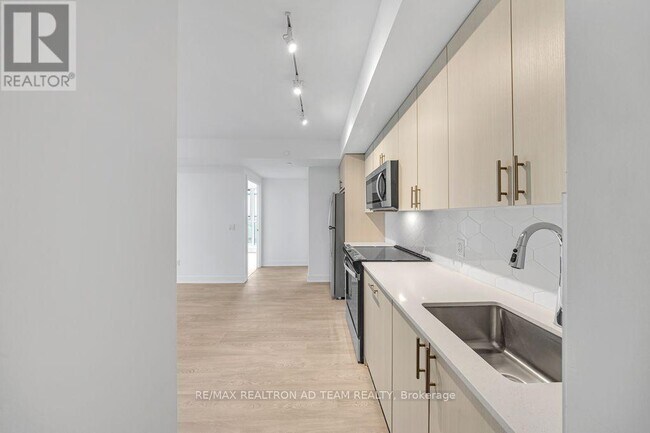 Photo du bâtiment - 2545-2545 Simcoe St N