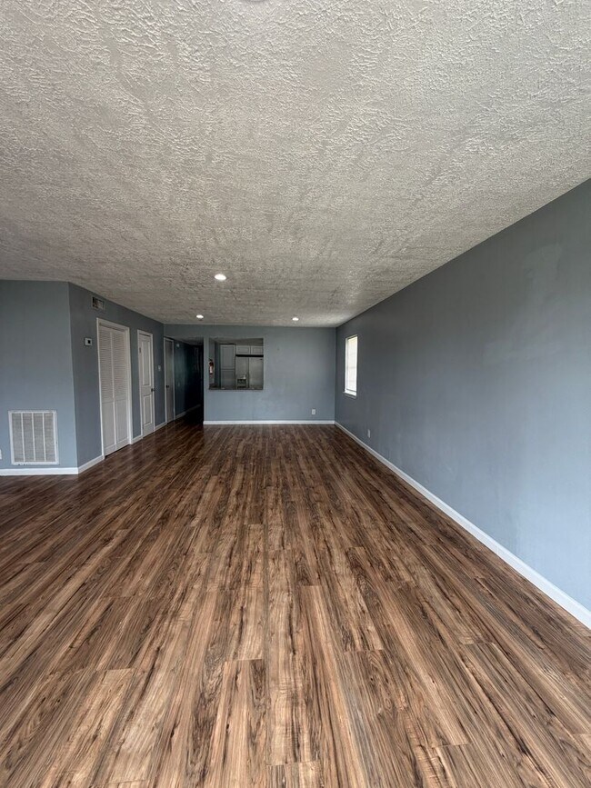 Foto del edificio - Spacious, 2 story townhouse