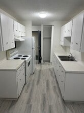 Building Photo - 4507-144 44 Ave