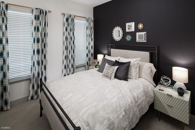 Foto del edificio - 1 br, 1 bath Apartment - 218 Travis St 431