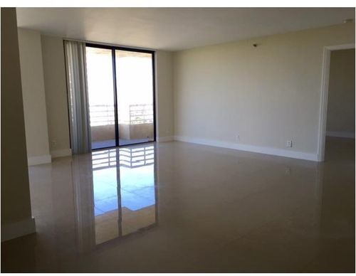 Foto del edificio - 3300 NE 192 St