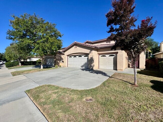 Foto del edificio - Beautiful 4 bedroom Temecula home sitting ...