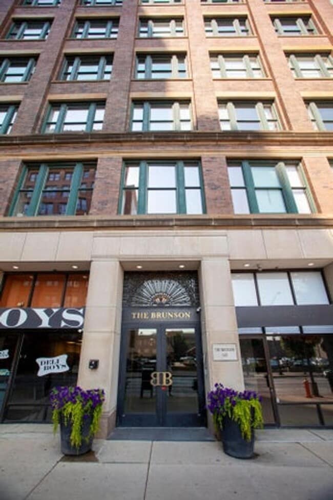 Building Photo - 160 N Wall St