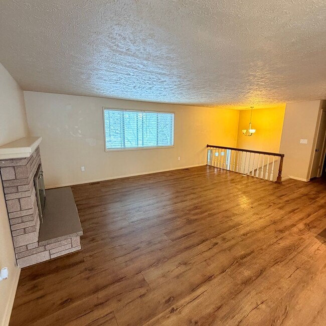 Foto del edificio - 906 Summit Dr