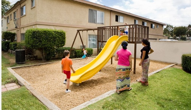 Área de juegos para niños - Courtyard Apartment