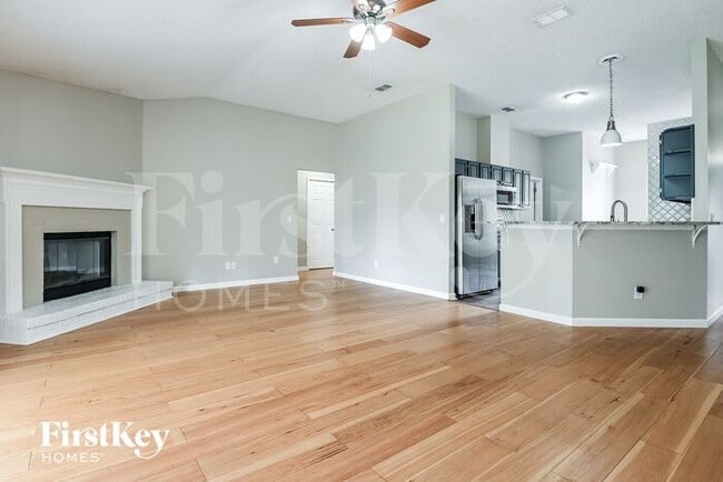 Building Photo - 12557 Ashglen Dr N