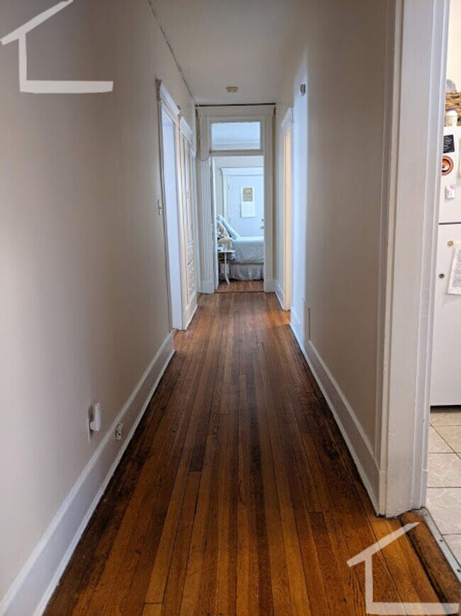 Foto del edificio - No Brokers Fee,3 Bedrooms unit on Coolidge Corner, Laundry on a Site, Heat, Hot Water Included