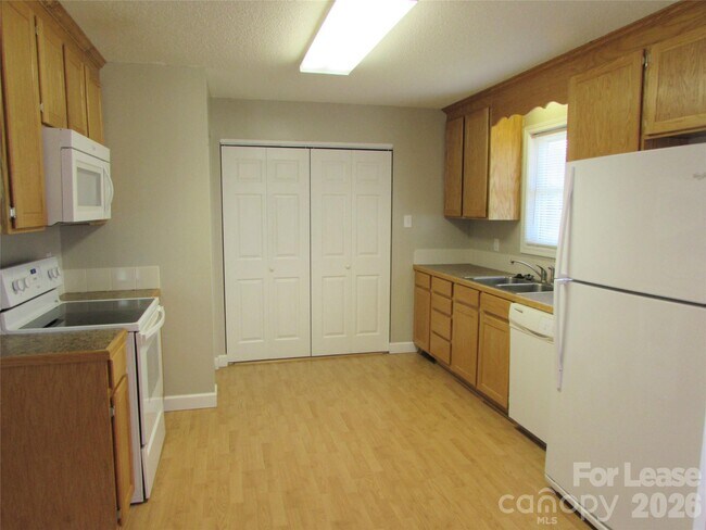 Foto del edificio - 371 West Ave