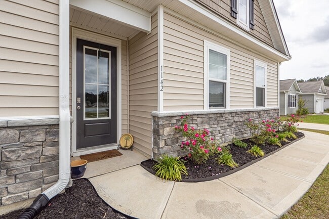 Foto del edificio - 4 Bedroom 2 Bath Home in French Quarter Creek - Huger