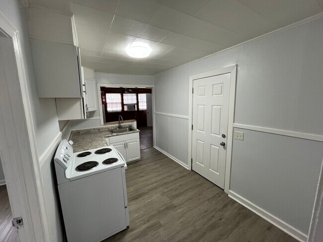 Foto del edificio - 521 Launcelot Rd