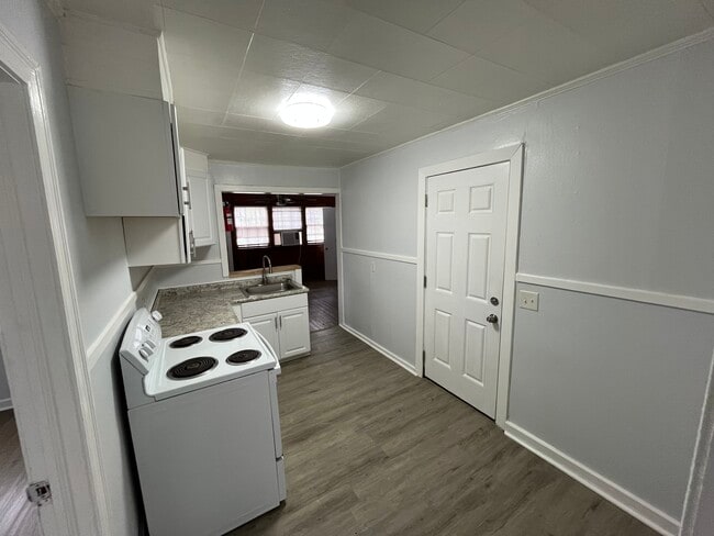 Photo - 521 Launcelot Rd House