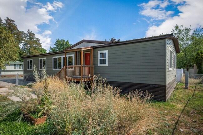 Building Photo - 3 bed 2 bath double wide manufactured home