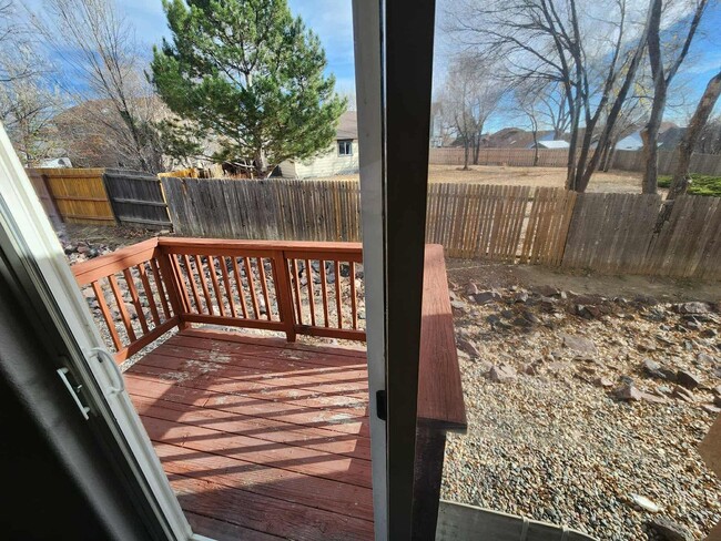 Foto del edificio - 3 Bedroom 3 Bath Rancher Town Home 2 Car Garage