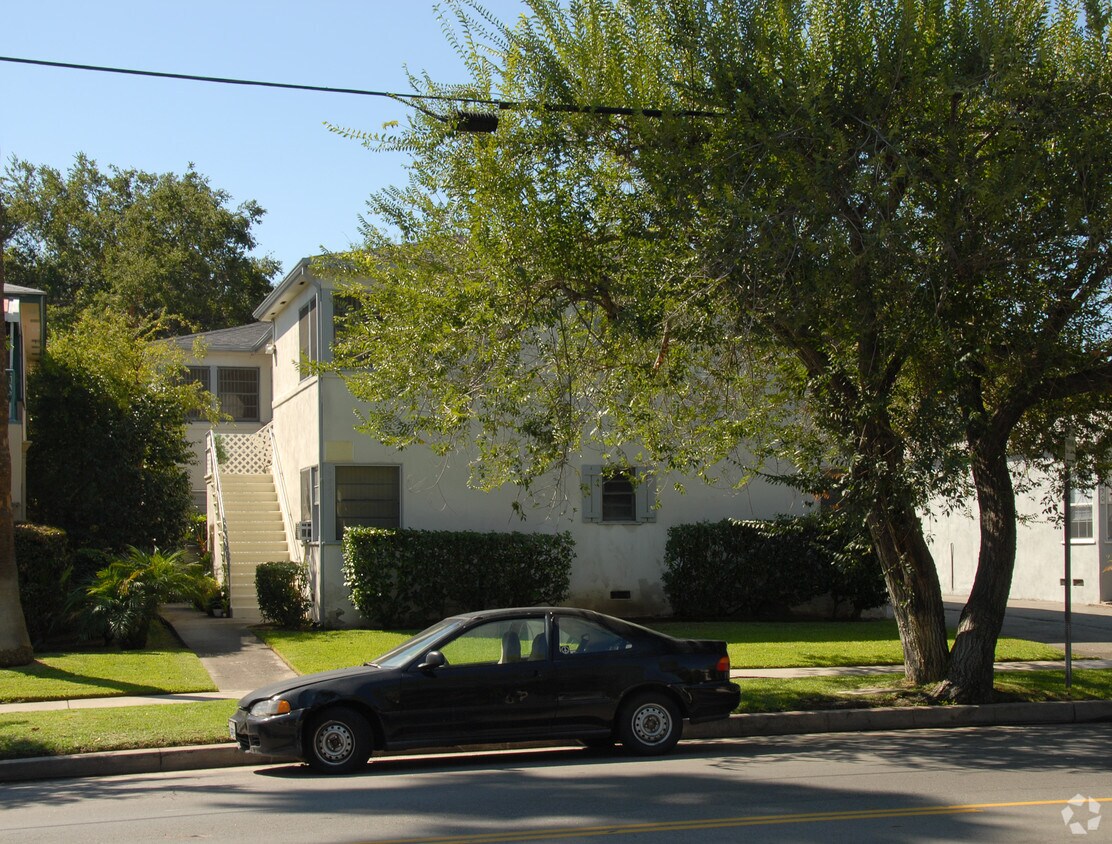 Building Photo - 11820 Magnolia Blvd