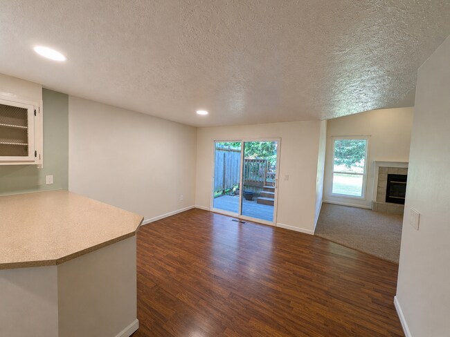 Comedor - 6069 Fircrest St SE
