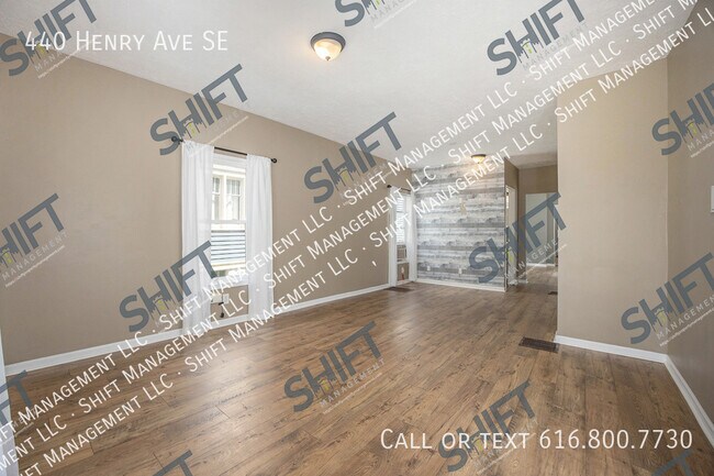 Building Photo - 440 Henry Ave SE