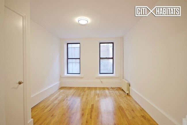 Building Photo - 241 Mulberry St