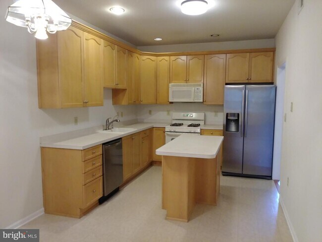 Building Photo - 65 Arbor Cir