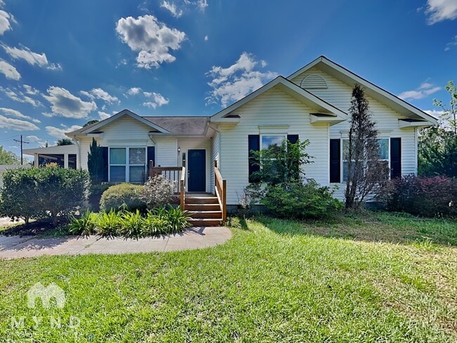 Building Photo - 40 Strawberry Hill Ln
