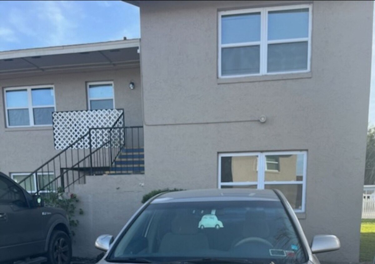 Primary Photo - 2 BEDROOM / 2 BATH APARTMENT (GOLDEN KEY A...