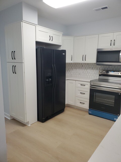 Foto del edificio - 6032 Inland Greens Dr