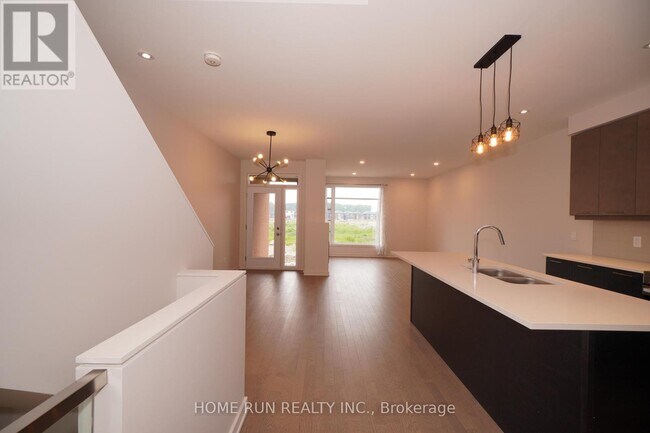 Building Photo - 770 Solarium Ave