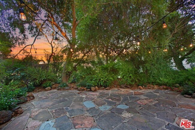 Building Photo - 3231 Coldwater Canyon Ln