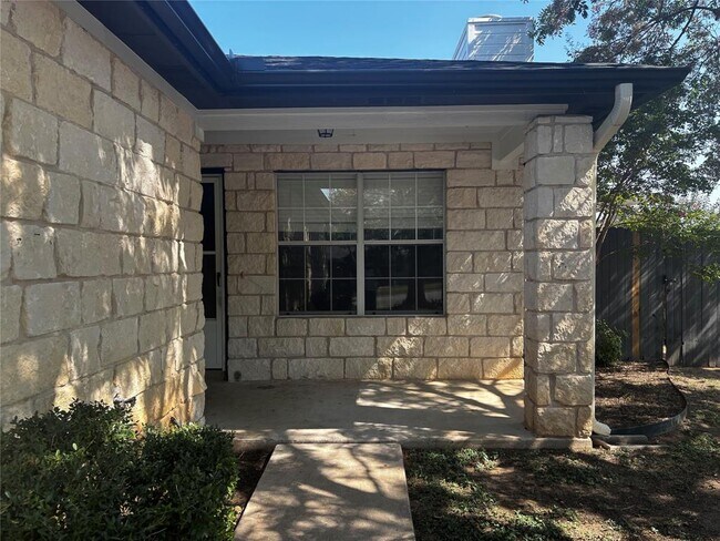 Building Photo - 501-503-503 Texas Ave