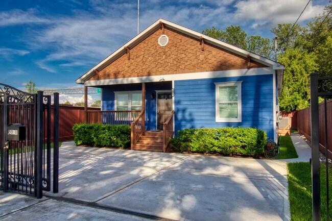 Foto del edificio - 5028 Falls St