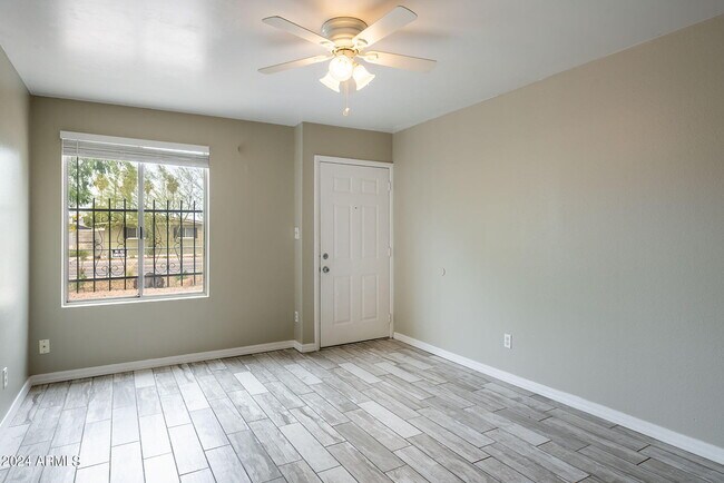 Foto del edificio - 1321 W 5th St
