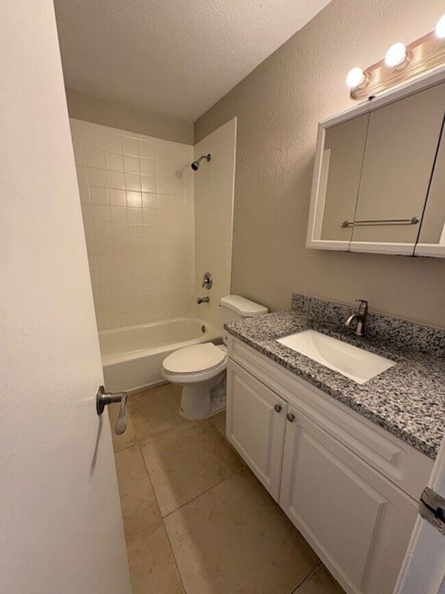 Foto del edificio - Whispering Oaks