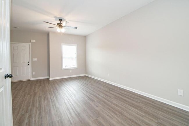 Building Photo - 1115 Hillwood Dr