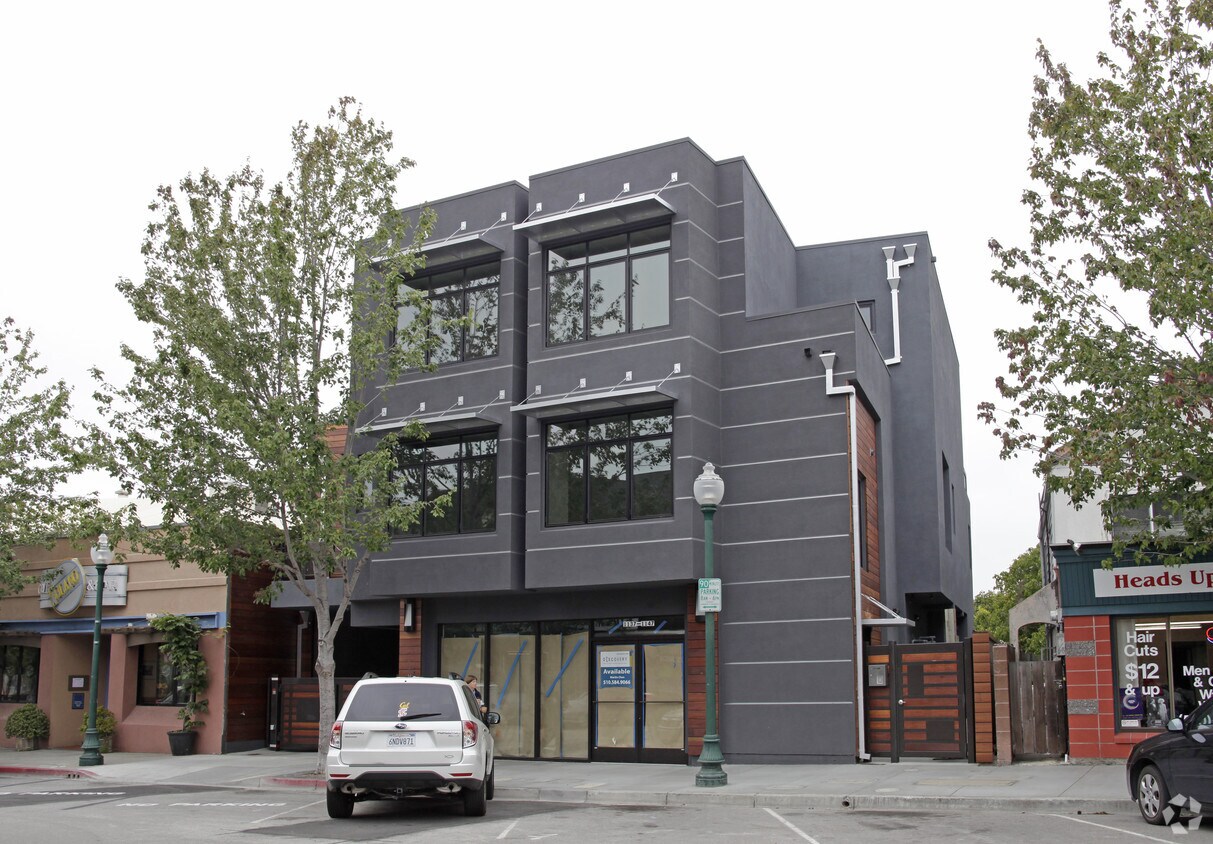 Primary Photo - 1137-1147 Solano Ave