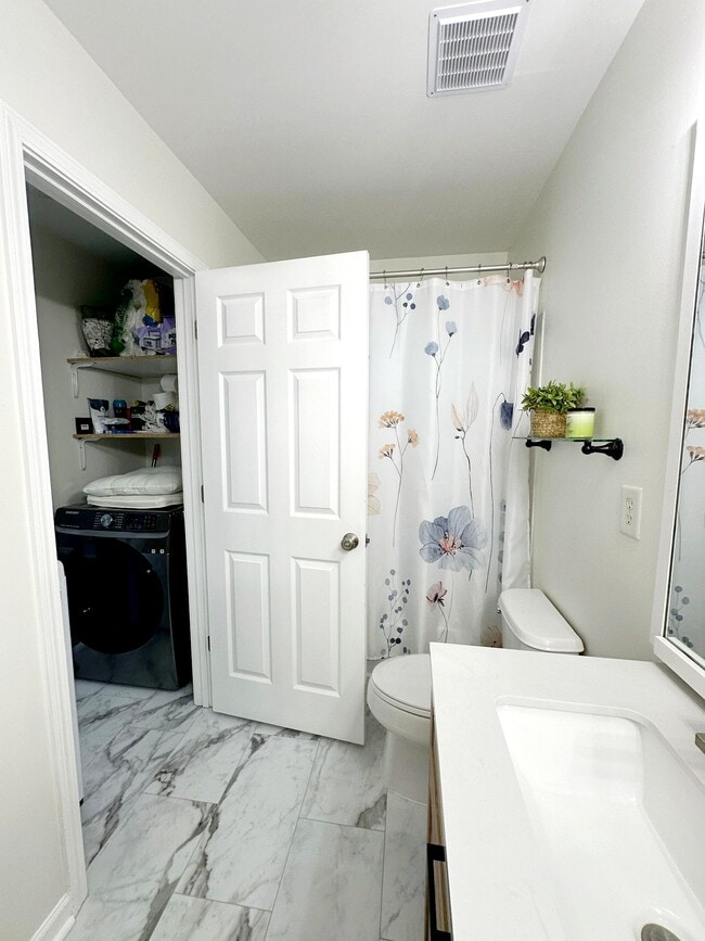 Building Photo - 694 Rock Lake Glen