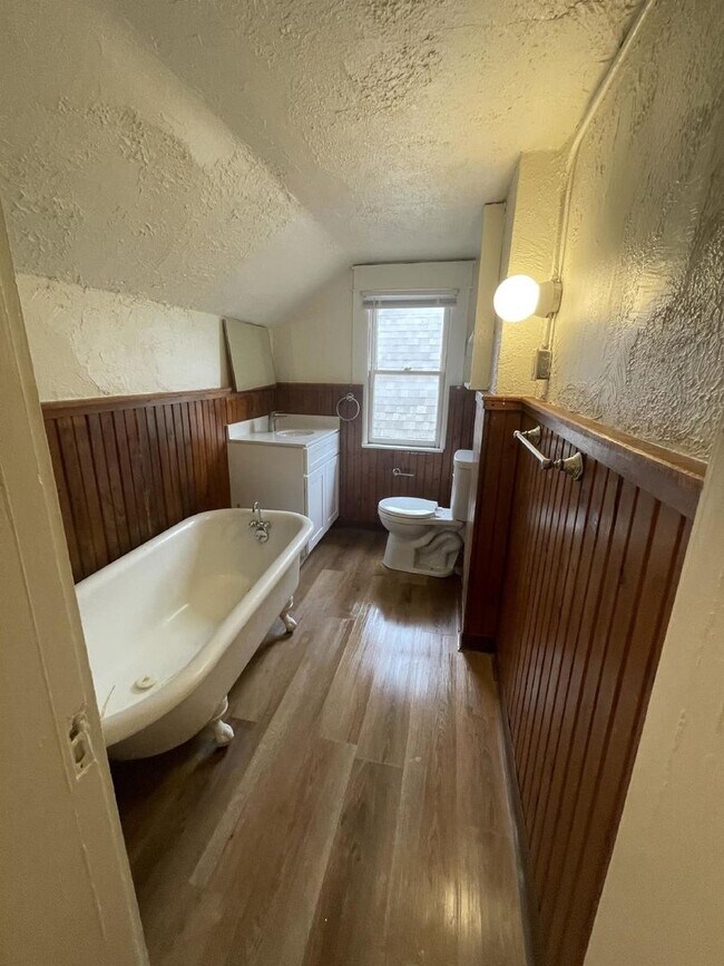 Foto del edificio - 221 E 9th St