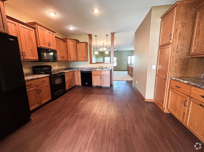 Building Photo - 958 Parkland Dr
