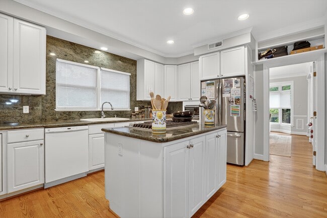 Building Photo - 401 N Lombardy St