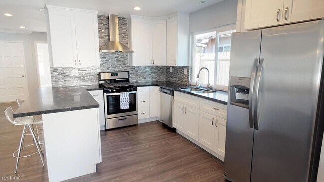 Building Photo - 1 br, 1 bath House - 10757 Parkdale Avenue...